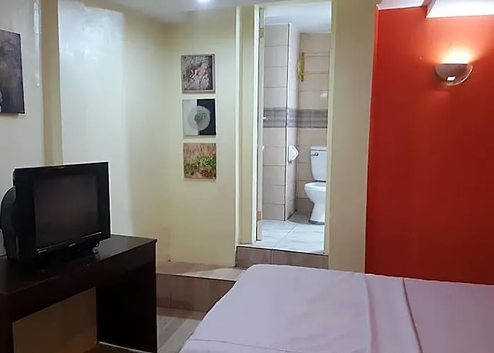 Mambaling Tourist Hotel 2*